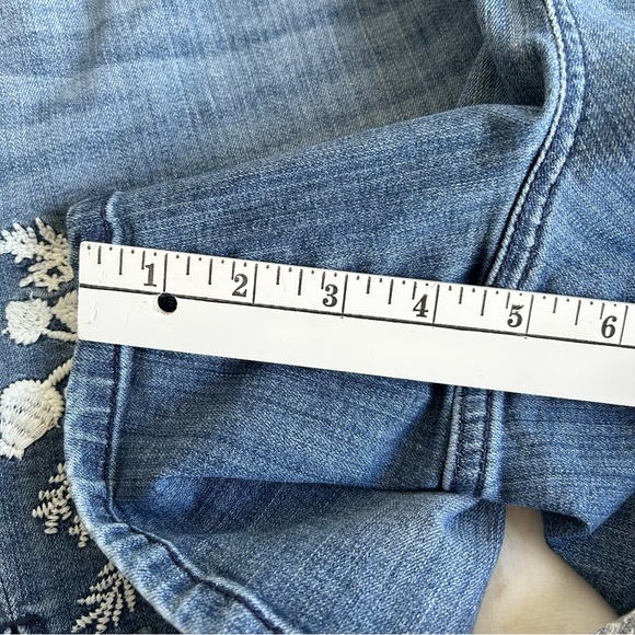 Vera Wang Floral Embroidered Shorts Size 12 - Picture 15 of 15